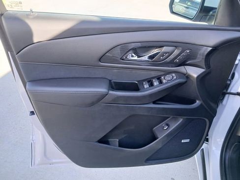 Used 2023 Chevrolet Traverse High Country image 12