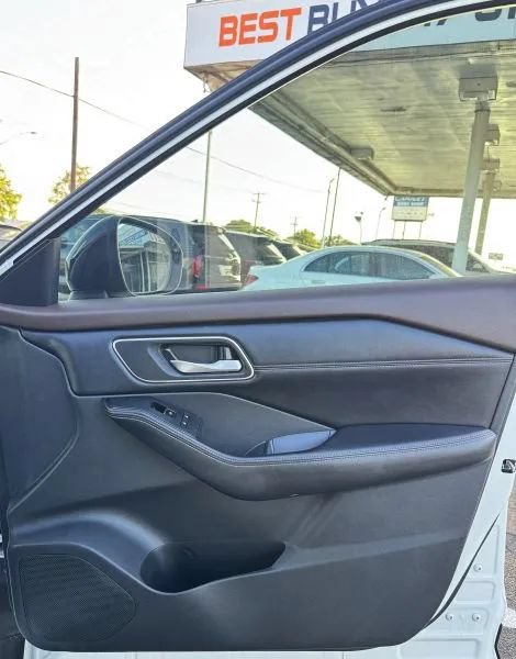 Used 2021 Nissan Rogue Platinum FWD image 21