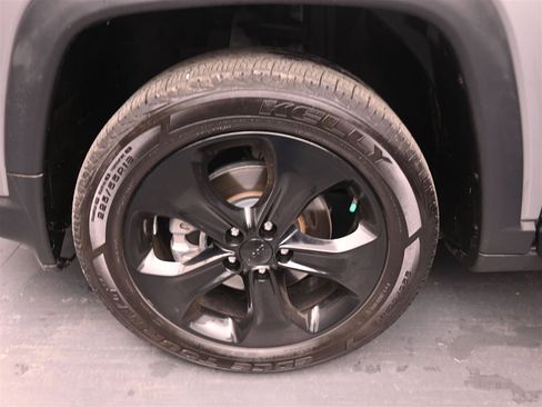 Used 2018 Jeep Compass Latitude w/ Popular Equipment Group image 17