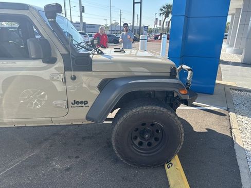 Used 2020 Jeep Gladiator Sport w/ Quick Order Package 24S image 14