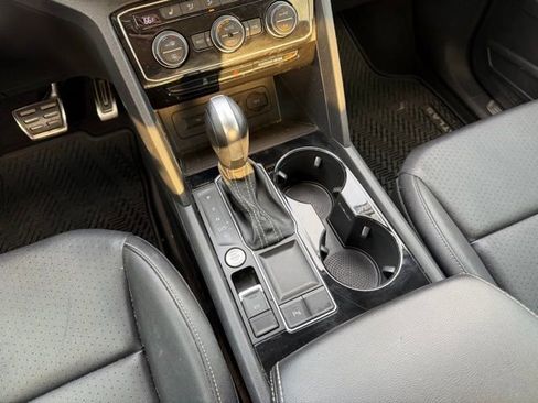 Used 2021 Volkswagen Atlas SEL R-Line image 16