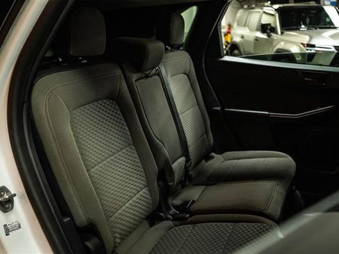 Used 2022 Ford Escape SE w/ SE Sport Appearance Package image 12