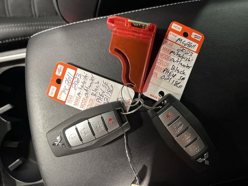 Used 2023 Mitsubishi Outlander SE image 27