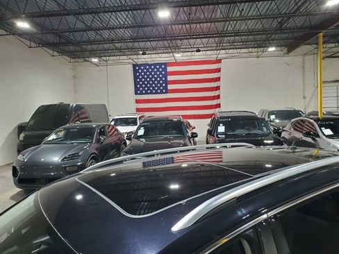 Used 2020 Volkswagen Tiguan SEL FWD image 40
