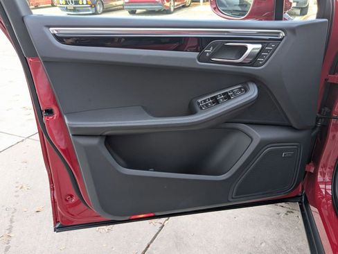 New 2026 Porsche Macan image 13