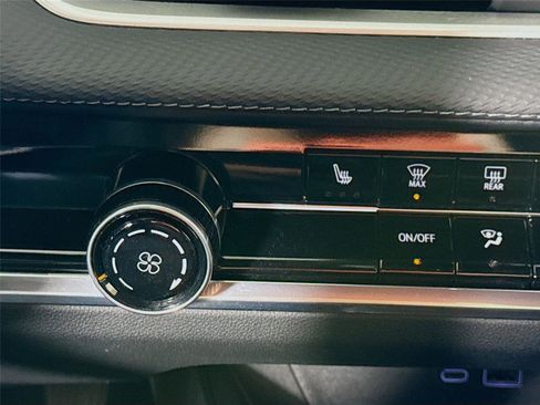 Used 2025 Chevrolet Equinox LT image 14