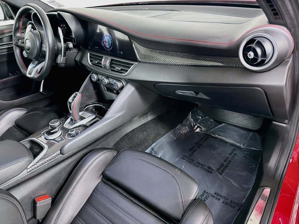Used 2023 Alfa Romeo Giulia Estrema AWD/4WD image 30