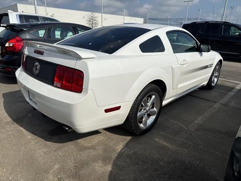 Used 2009 Ford Mustang GT Premium image 3