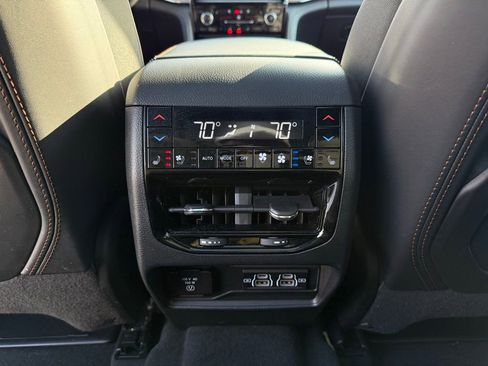 Used 2024 Jeep Grand Cherokee L Summit image 33