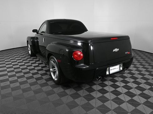 Used 2005 Chevrolet SSR w/ Preferred Equipment Group image 4