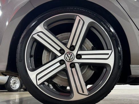 Used 2015 Volkswagen Golf R 4-Door image 21