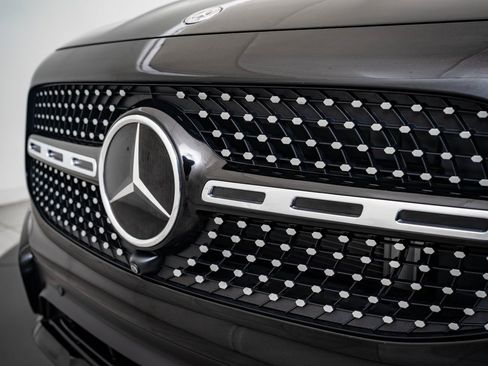 Used 2024 Mercedes-Benz GLB 250 4MATIC image 3