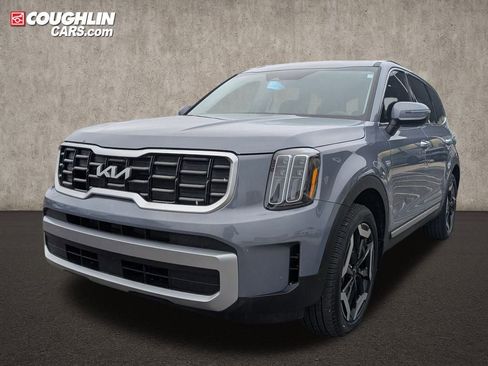 Used 2023 Kia Telluride S w/ S Sunroof Package image 3