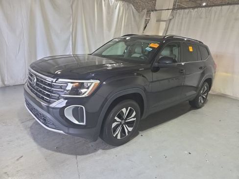 Used 2024 Volkswagen Atlas SE AWD/4WD image 3