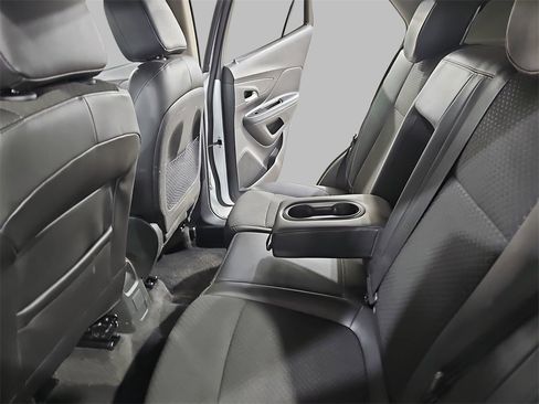 Used 2019 Buick Encore Sport Touring image 14