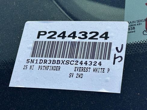 Used 2025 Nissan Pathfinder SV w/ SV Premium Package image 33