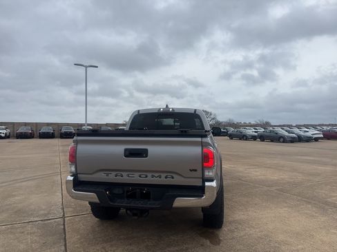 Used 2020 Toyota Tacoma TRD Off-Road image 19
