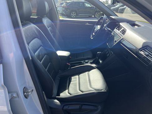 Used 2018 Volkswagen Tiguan SEL Premium AWD/4WD image 28