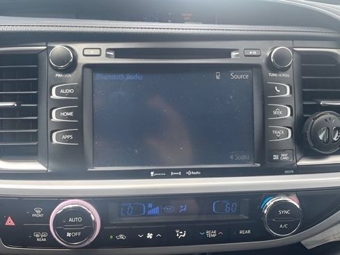 Used 2017 Toyota Highlander SE w/ Carpet Mat Package AWD/4WD image 19