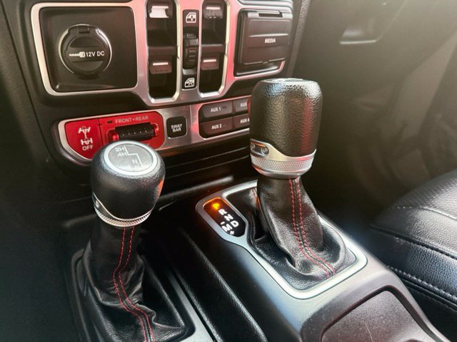 Used 2019 Jeep Wrangler Unlimited Rubicon w/ Dual Top Group AWD/4WD image 26