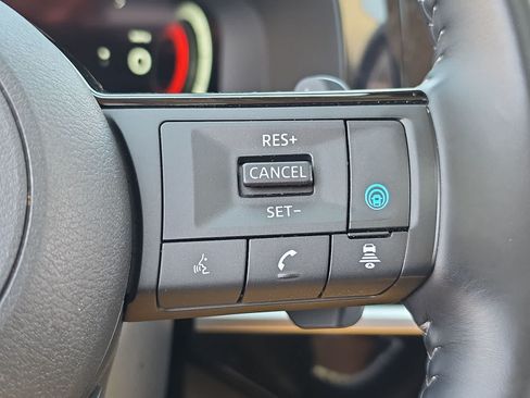 Used 2025 Nissan Pathfinder Platinum w/ Black Appearance Package FWD image 30