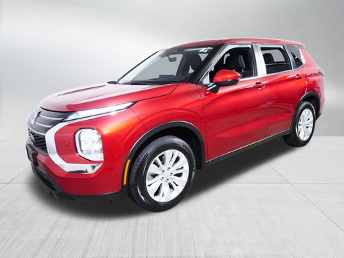 Used 2025 Mitsubishi Outlander ES AWD/4WD image 3