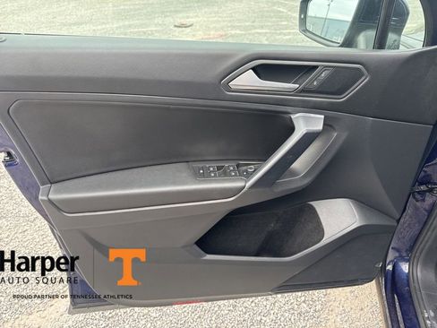 Used 2021 Volkswagen Tiguan SE w/ Panoramic Sunroof Package image 19