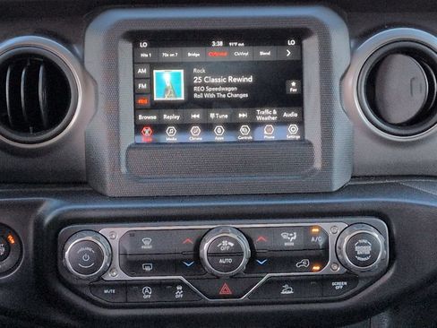 Used 2021 Jeep Gladiator Sport AWD/4WD image 17