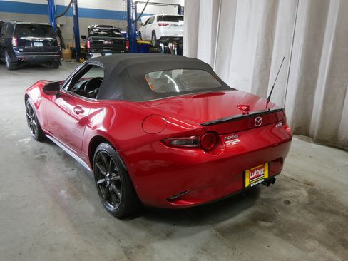 Used 2016 MAZDA MX-5 Miata Club RWD image 25
