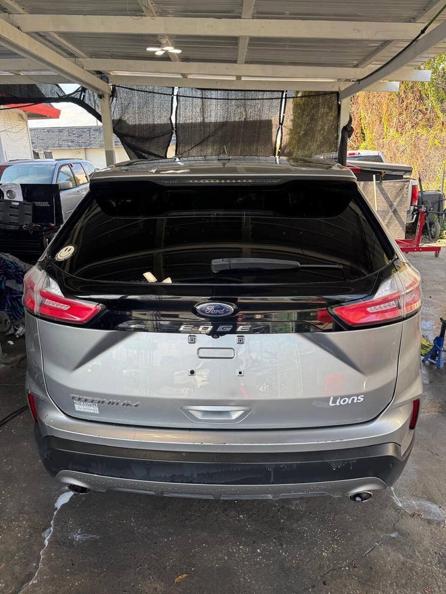 Used 2021 Ford Edge Titanium FWD image 2