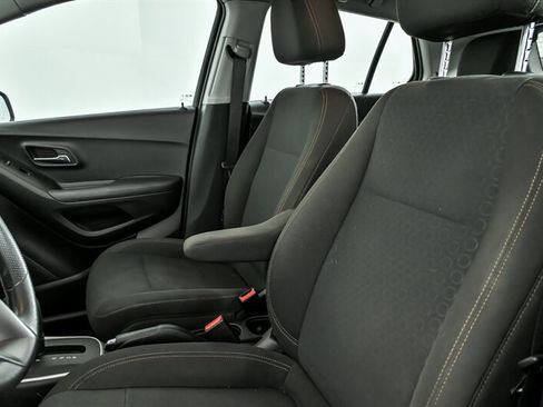 Used 2018 Chevrolet Trax LS image 18