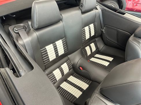 Used 2011 Ford Mustang Shelby GT500 w/ SVT Performance Pkg image 11