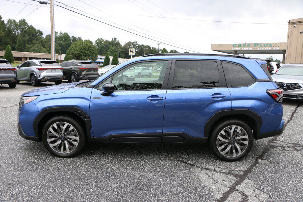Used 2025 Subaru Forester Touring AWD/4WD image 2