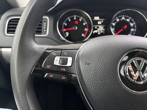 Used 2015 Volkswagen Jetta SE FWD image 32