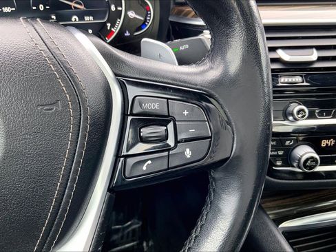 Used 2018 BMW 530i xDrive image 24