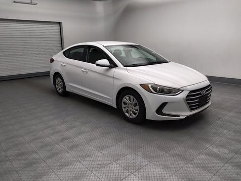 Used 2018 Hyundai Elantra SE FWD image 11
