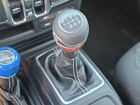 Used 2018 Jeep Wrangler Unlimited Sahara AWD/4WD image 32