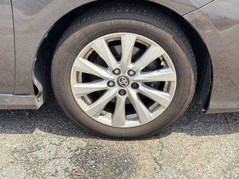 Used 2019 Toyota Camry LE FWD image 13