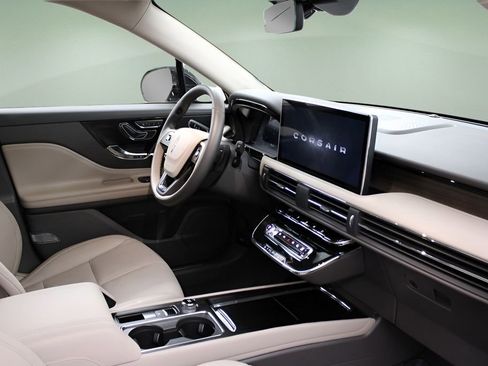 Used 2024 Lincoln Corsair Reserve w/ Equipment Group 201A image 24