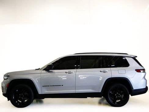 Used 2023 Jeep Grand Cherokee L Limited w/ Luxury Tech Group II AWD/4WD image 6