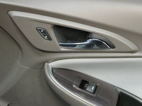 Used 2021 Chevrolet Malibu LT image 9