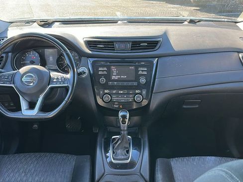 Used 2017 Nissan Rogue SV image 10