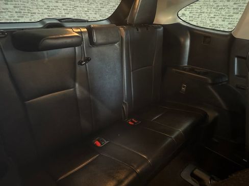 Used 2023 Toyota Highlander XLE FWD image 13