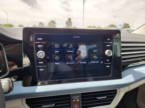 New 2026 Volkswagen Jetta SE FWD image 19