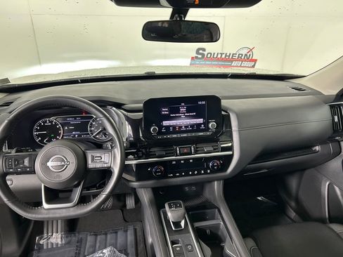 Used 2025 Nissan Pathfinder SV image 19