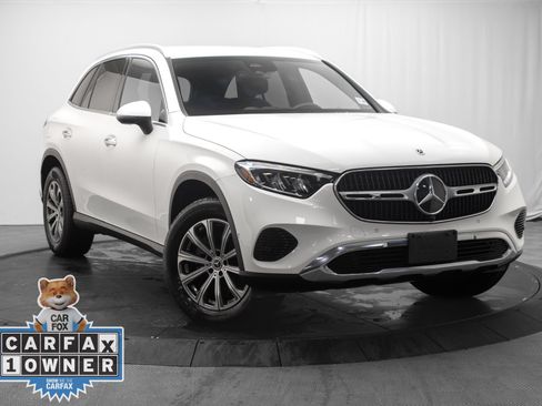 Used 2025 Mercedes-Benz GLC 300 4MATIC image 1