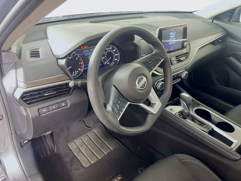 Used 2023 Nissan Altima 2.5 SV FWD image 10