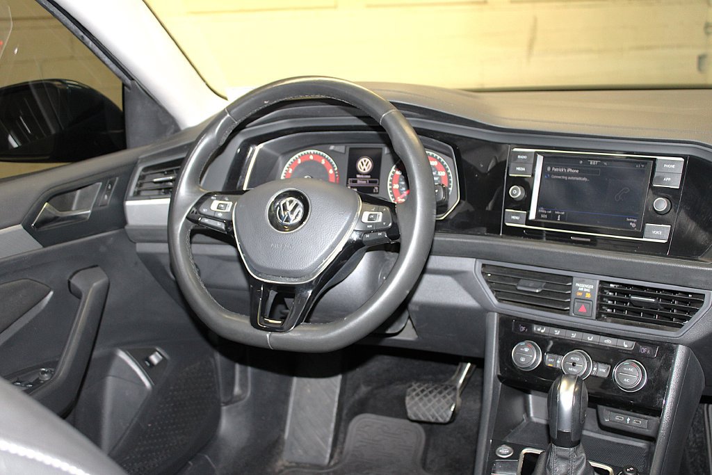 Used 2020 Volkswagen Jetta SE w/ SE Cold Weather Package FWD image 14