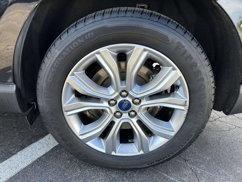 Used 2022 Ford Edge Titanium AWD/4WD image 17