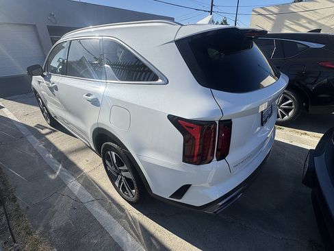 Used 2023 Kia Sorento EX AWD/4WD image 4